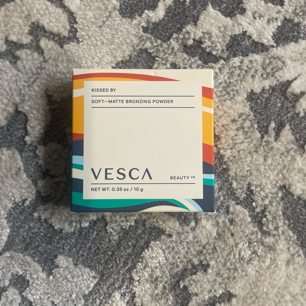 NIB Vesca bronzing powder